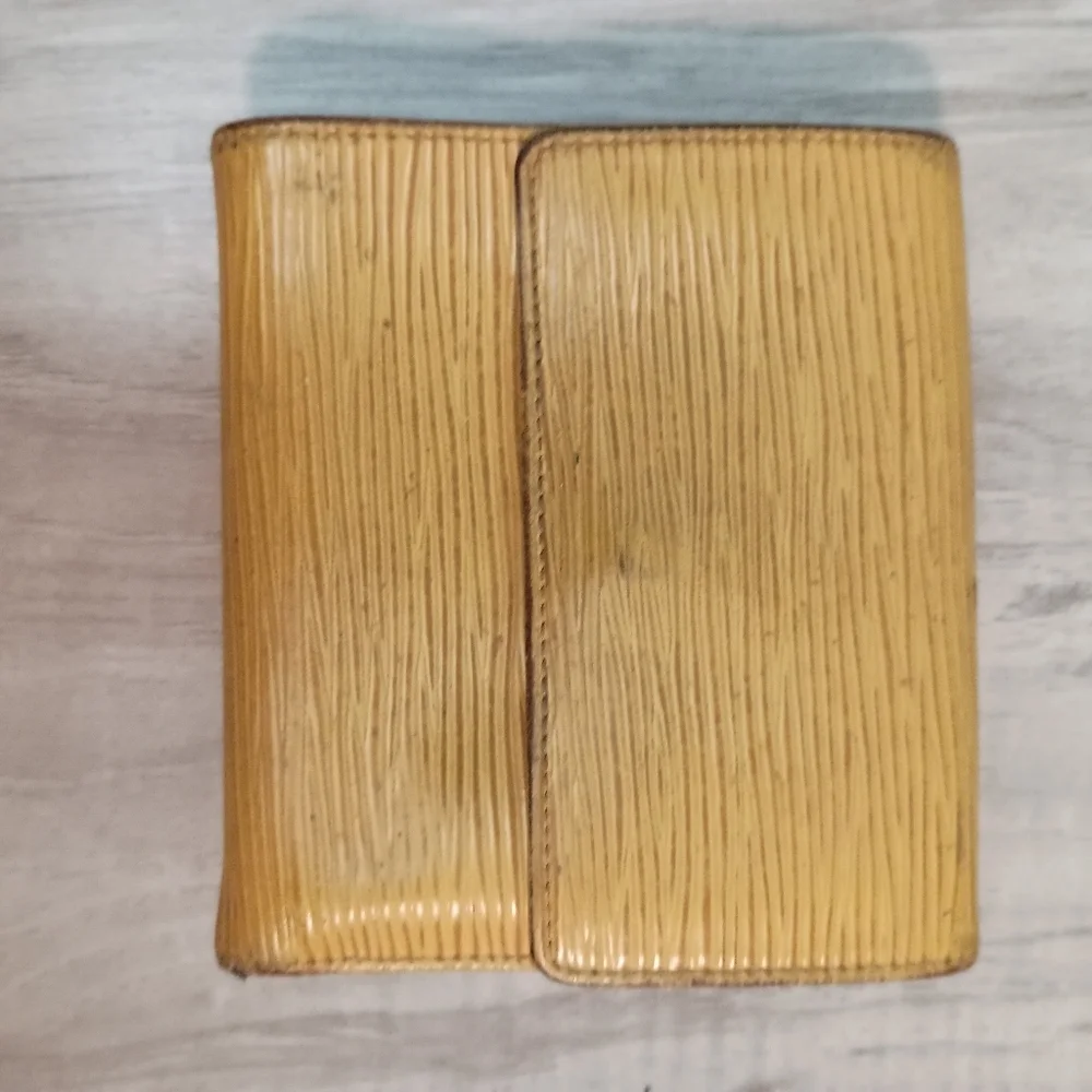 Authentic, Louis Vuitton, Yellow Epi Leather Wallet-Coin Purse - Picture 2 of 12